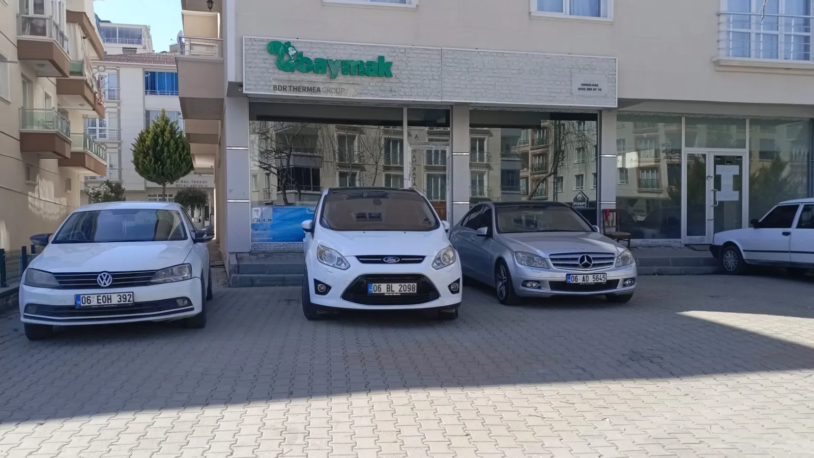 Yelmenoğlu İnşaat ve Doğalgaz Yenikent mağazası ve hizmet araçları